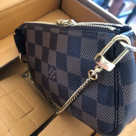 Louis Vuitton LV Mini Pouchette - Picture 2 of 8